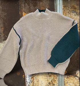 Blu Pepper color block long sleeve sweater