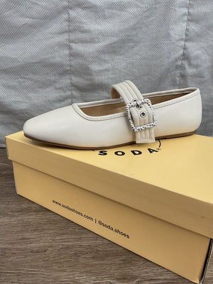 Soda flats with silver buckle